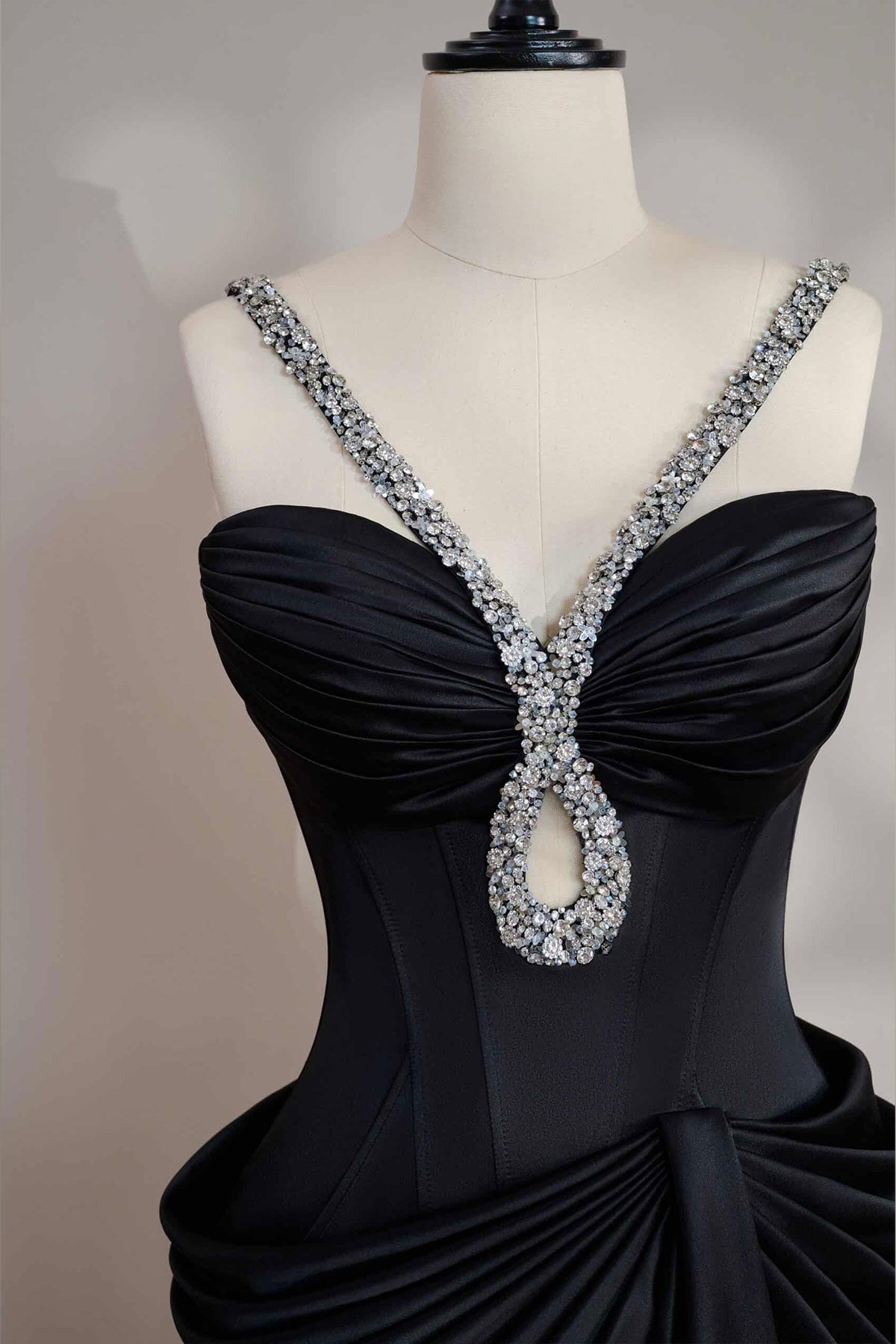 VD Chloe Valent Black Gown