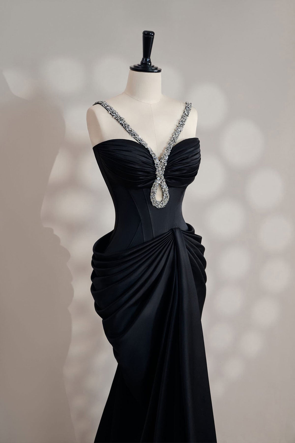 VD Chloe Valent Black Gown