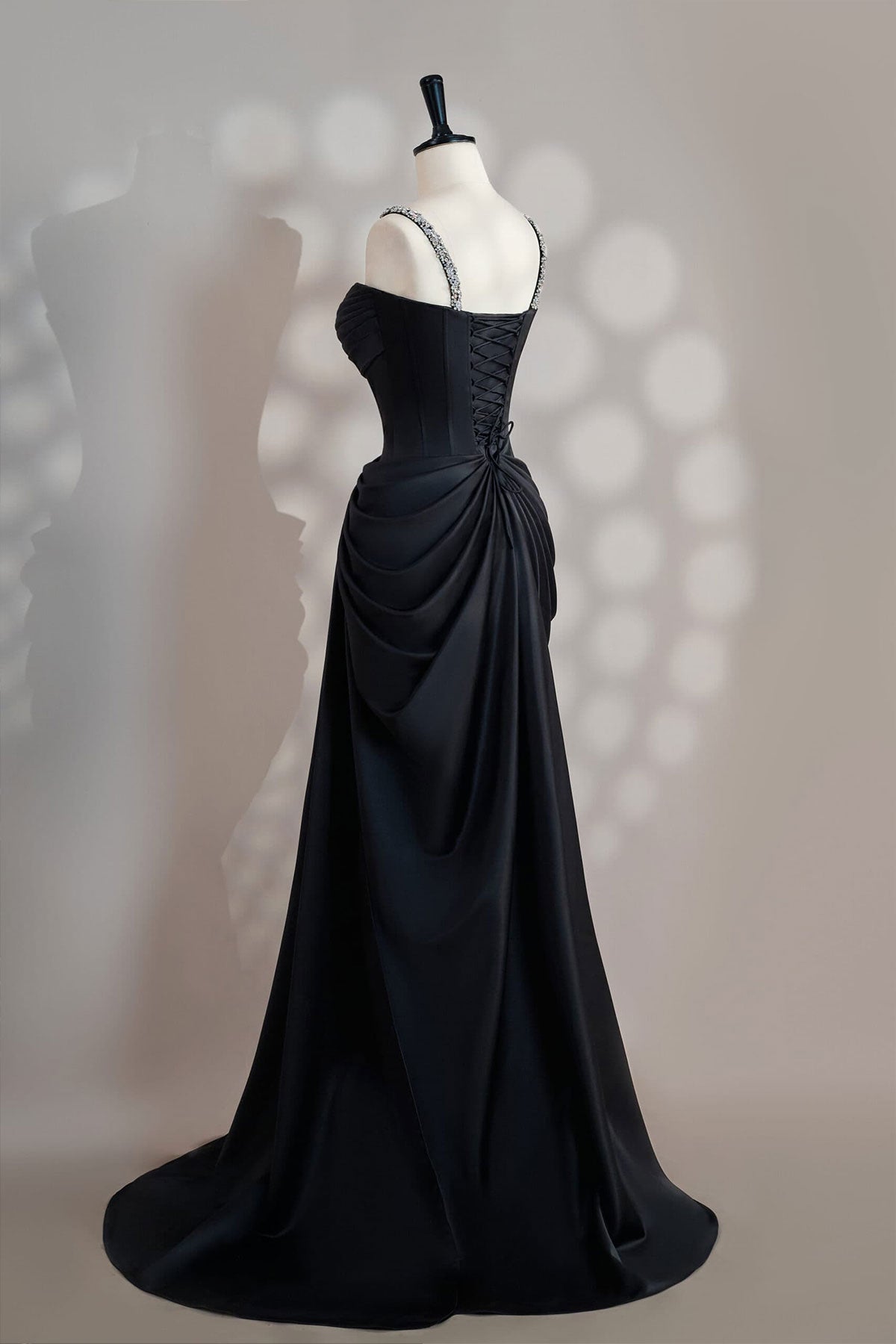 VD Chloe Valent Black Gown